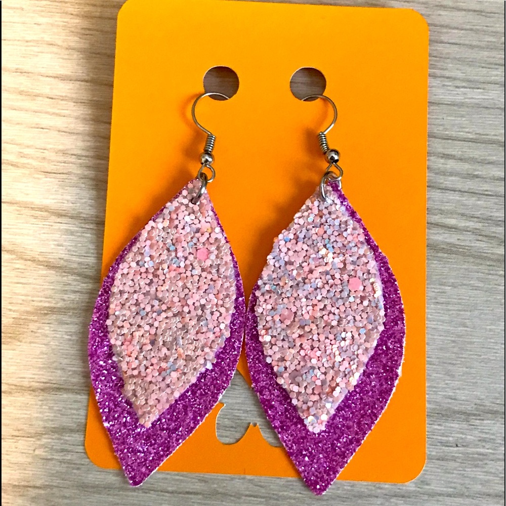 Gorgeous earrings. Perfect for Spring! 🌸